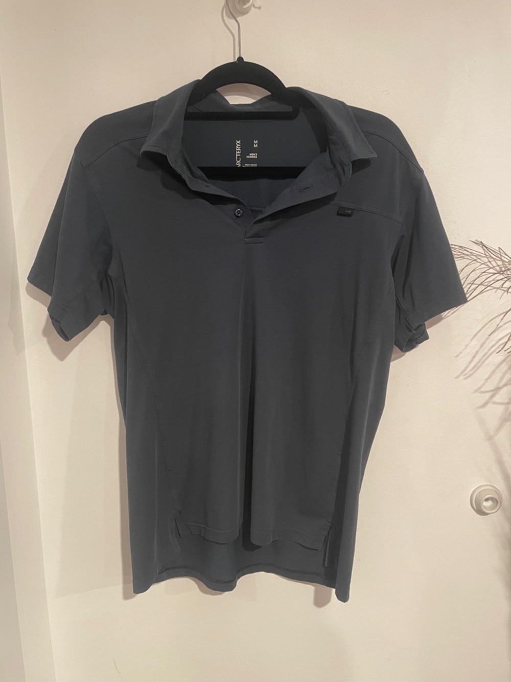Arc'teryx Men's Dark Gray Short-Sleeve Polo Sz M B129